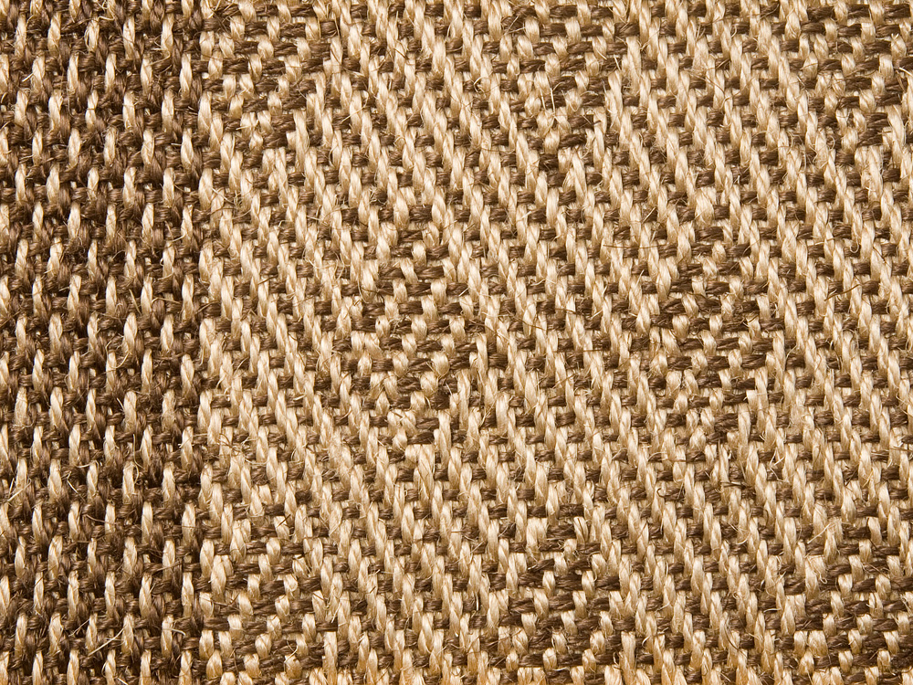 925