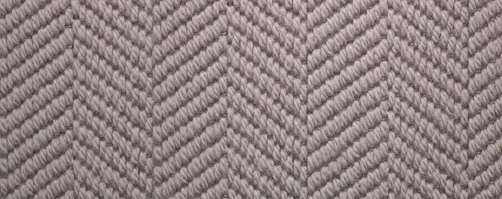 370005