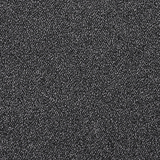 585